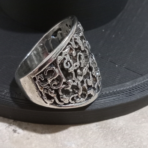 Bold Silver Tone Textured Ring - Picture 4 of 5